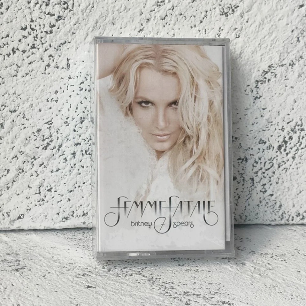 Retro Britney Spears Music Mag – Cosplay Prop Bewertung und Preis