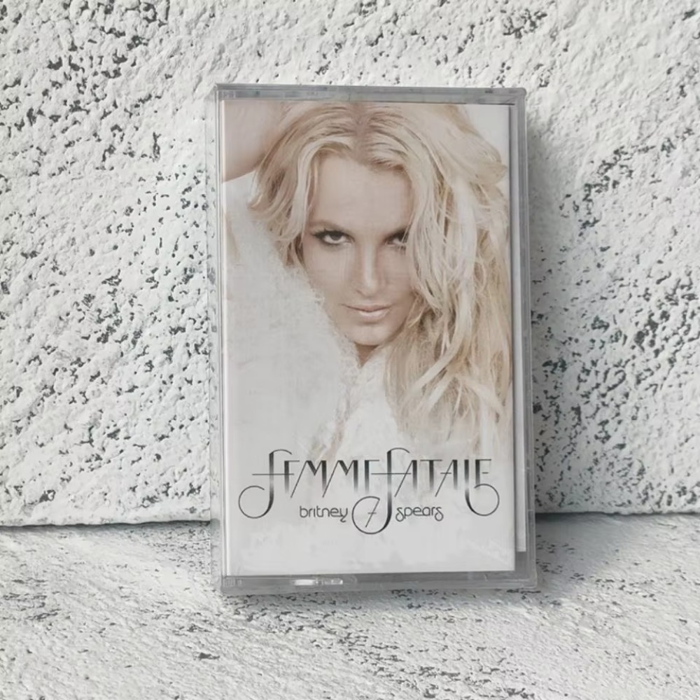 Retro Britney Spears Music Mag – Cosplay Prop Bewertung und Preis